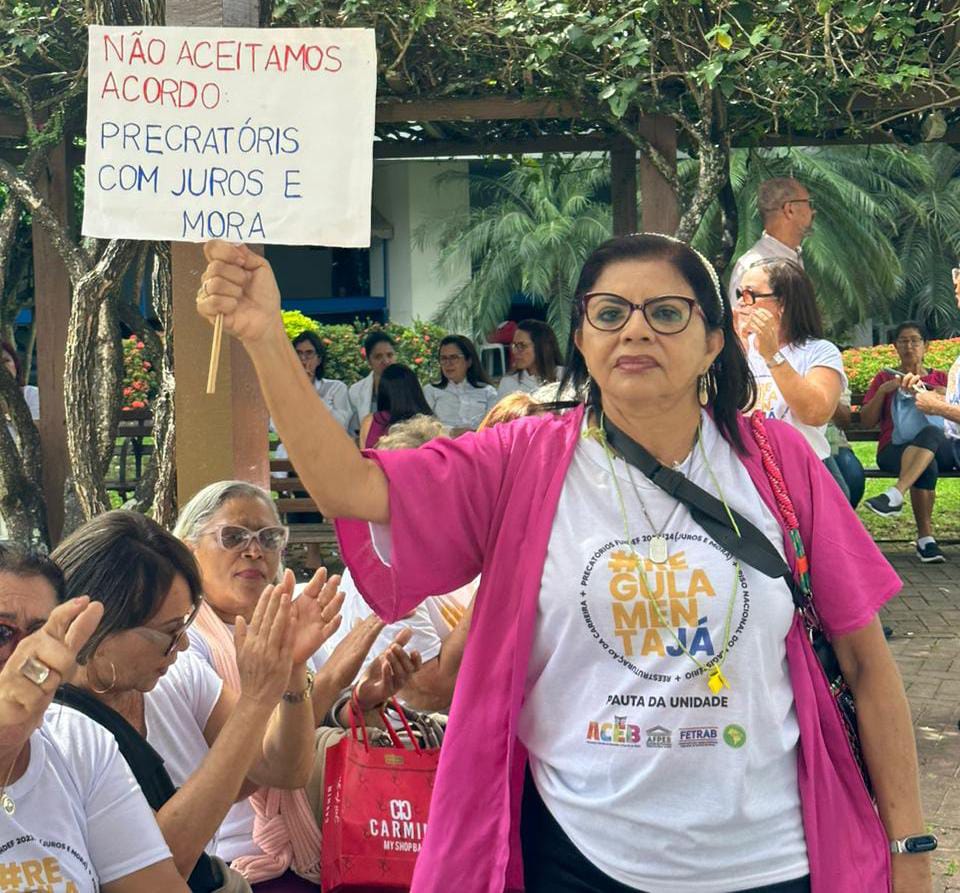 Professores da rede estadual protestam na Assembleia Legislativa