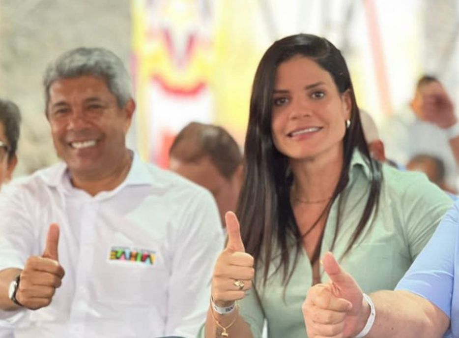 Nesta sexta, Larissa Moraes inaugurou, ao lado do governador, mais uma unidade escolar de tempo integral, desta vez, em Antônio Gonçalves
