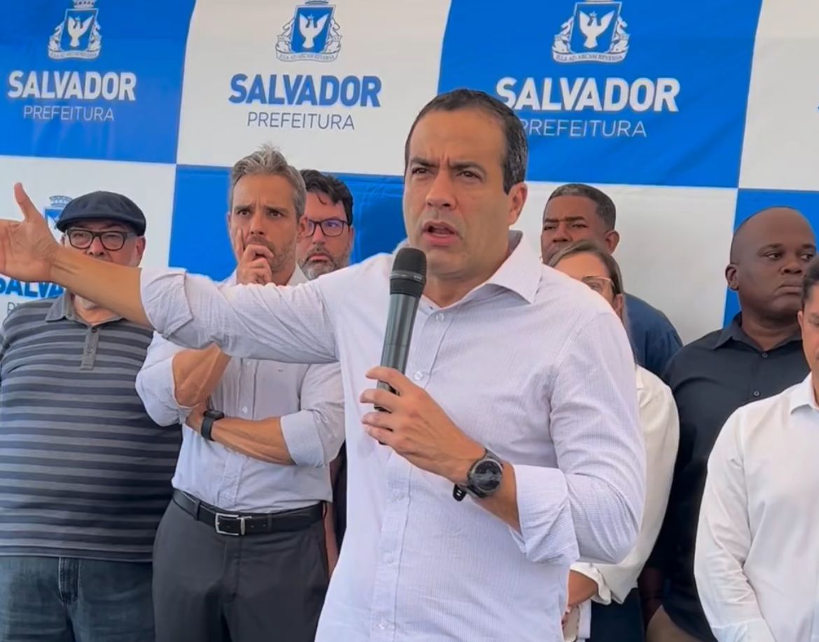 A fala do prefeito foi feita durante cerimônia de assinatura para requalificação da Rua Afonso Celso, no bairro da Barra