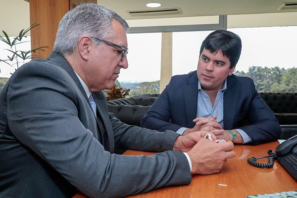 O líder do PP na Câmara, André Fufuca, em encontro com o secretário de Relações Institucionais, Alexandre Padilha