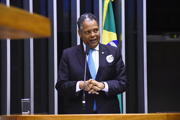 Antonio Brito articulou bancada negra e mira presidência da Câmara