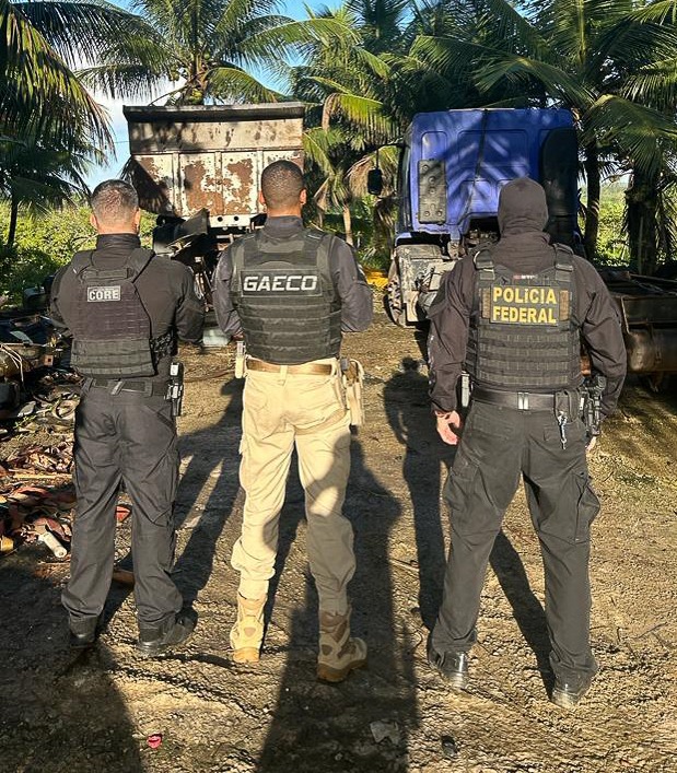 Foram cumpridos quatro mandados de prisão temporária e quatro mandados de busca e apreensão