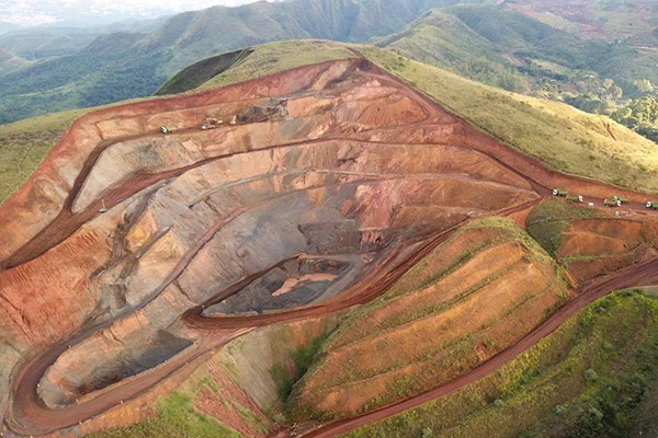 Área explorada pela mineradora Gute Sicht na Serra do Curral, cartão postal de Belo Horizonte Área explorada pela mineradora Gute Sicht na Serra do Curral, cartão postal de Belo Horizonte