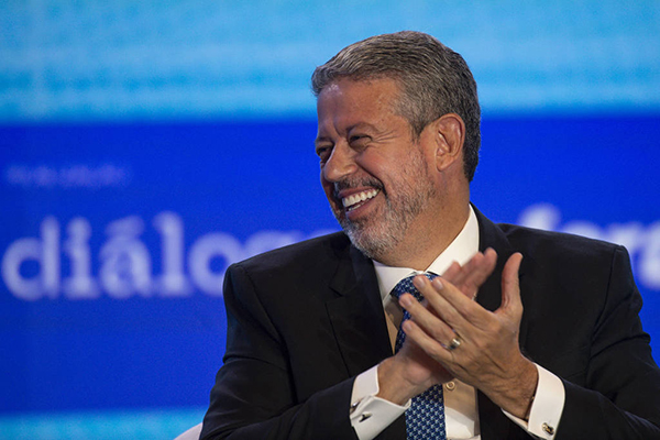 Lira compra cavalo de R$ 200 mil em leilão de Wesley Safadão com égua de R$ 8,4 milhões Lira compra cavalo de R$ 200 mil em leilão de Wesley Safadão com égua de R$ 8,4 milhões