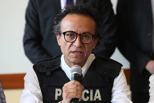 Christian Zurita fala à imprensa após ser escolhido para substituir Fernando Villavicencio nas eleições