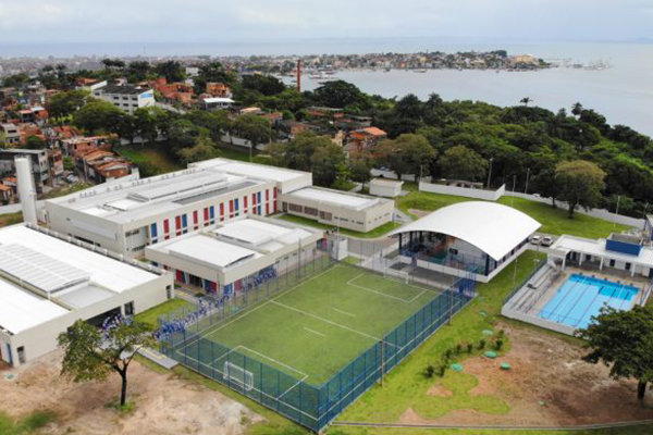Colégio da Polícia Militar no Lobato