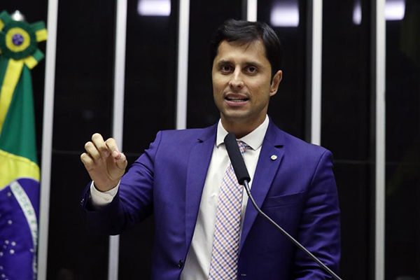 Vice-presidente da CPMI do INSS, Duarte Jr. (MA), negocia migração do PSB para o União Brasil