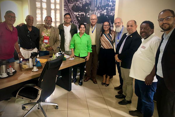 A presidente da Câmara Municipal de Feira de Santana, Eremita Mota (PSDB), com a diretoria da Associação Bahiana de Imprensa (ABI) A presidente da Câmara Municipal de Feira de Santana, Eremita Mota (PSDB), com a diretoria da Associação Bahiana de Imprensa (ABI)