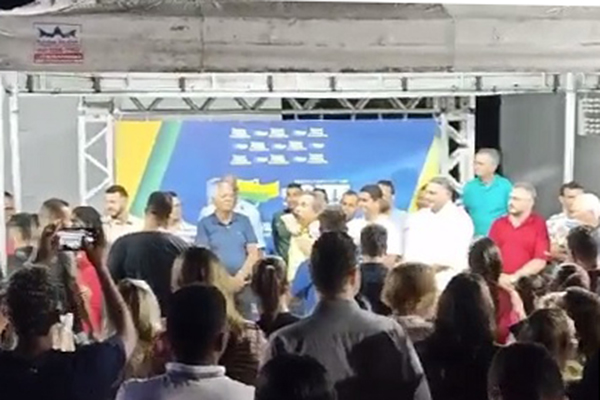 O prefeito de Conceição do Coité, Marcelo Araújo (União), durante uma solenidade oficial da Prefeitura O prefeito de Conceição do Coité, Marcelo Araújo (União), durante uma solenidade oficial da Prefeitura