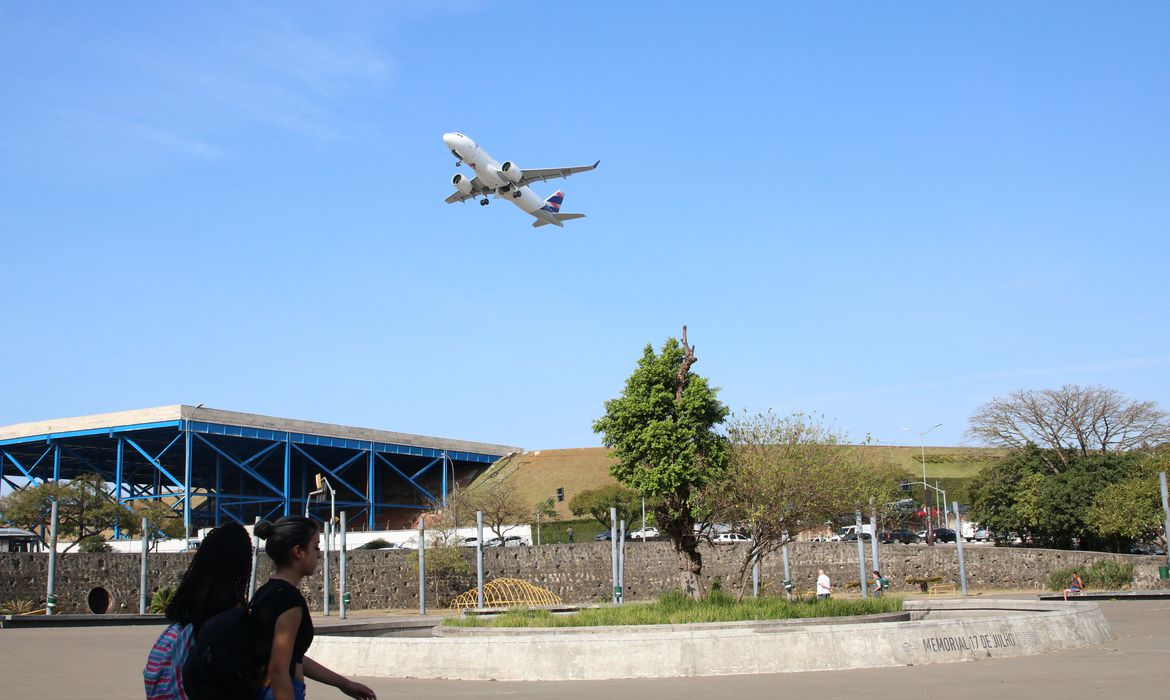 Aeroporto de Congonhas cancela voos após alarme falso de sequestro