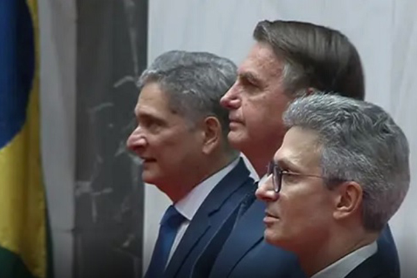 Jair Bolsonaro e Romeu Zema na Assembleia Legislativa de Minas nesta segunda-feira (28) Jair Bolsonaro e Romeu Zema na Assembleia Legislativa de Minas nesta segunda-feira (28)