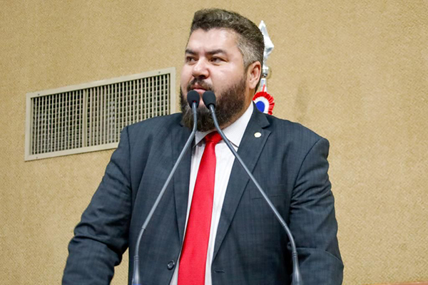 O deputado estadual Júnior Muniz (PT)