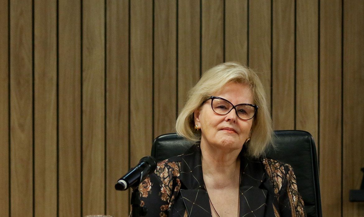 "Eu não esquecerei", diz ministra ao abrir hoje reunião do conselho