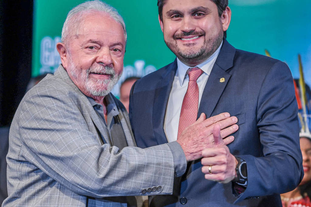 Presidente Lula (PT) com Juscelino Filho, miistro das Comunicaçoes e alvo de investigação da PF