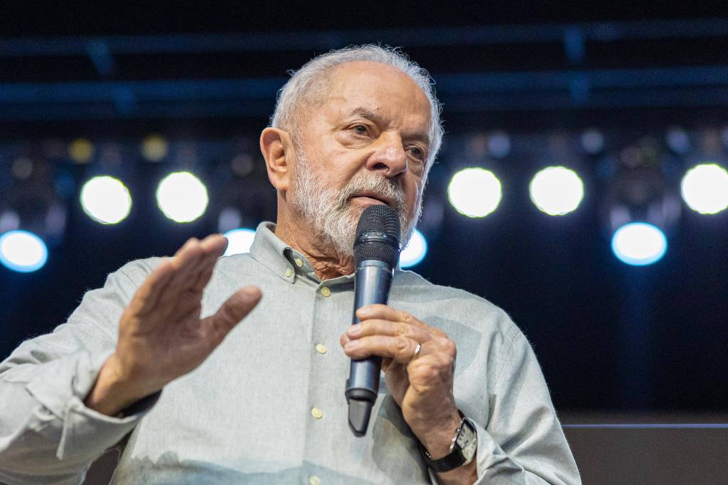 O presidente Lula participa de cerimônia oficial em Teresina O presidente Lula participa de cerimônia oficial em Teresina