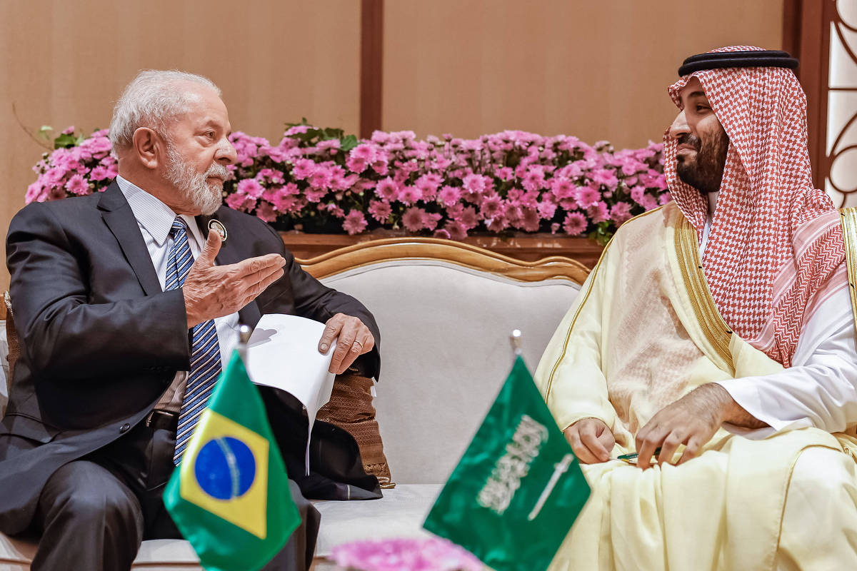 O presidente Luiz Inácio Lula da Silva em reunião com o príncipe herdeiro da Arábia Saudita, Mohammed bin Salman, em Nova Déli, na Índia O presidente Luiz Inácio Lula da Silva em reunião com o príncipe herdeiro da Arábia Saudita, Mohammed bin Salman, em Nova Déli, na Índia