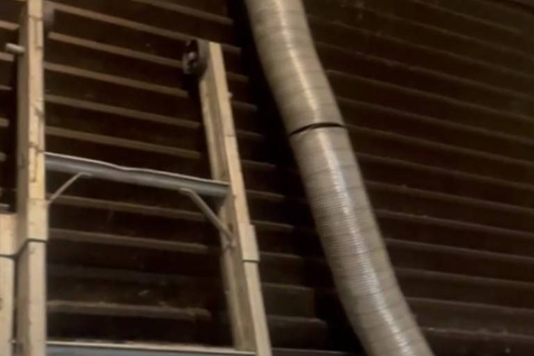 Fissura em cano de aquecedor a gás na casa em Guarujá (SP) de Binho Bezerra, 66, que morreu com a mulher por intoxicação Fissura em cano de aquecedor a gás na casa em Guarujá (SP) de Binho Bezerra, 66, que morreu com a mulher por intoxicação