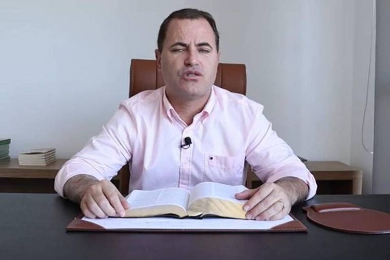 Polícia do DF busca pastor apontado como líder de grupo que aplicava o golpe do 'octilhão de reais' Polícia do DF busca pastor apontado como líder de grupo que aplicava o golpe do 'octilhão de reais'