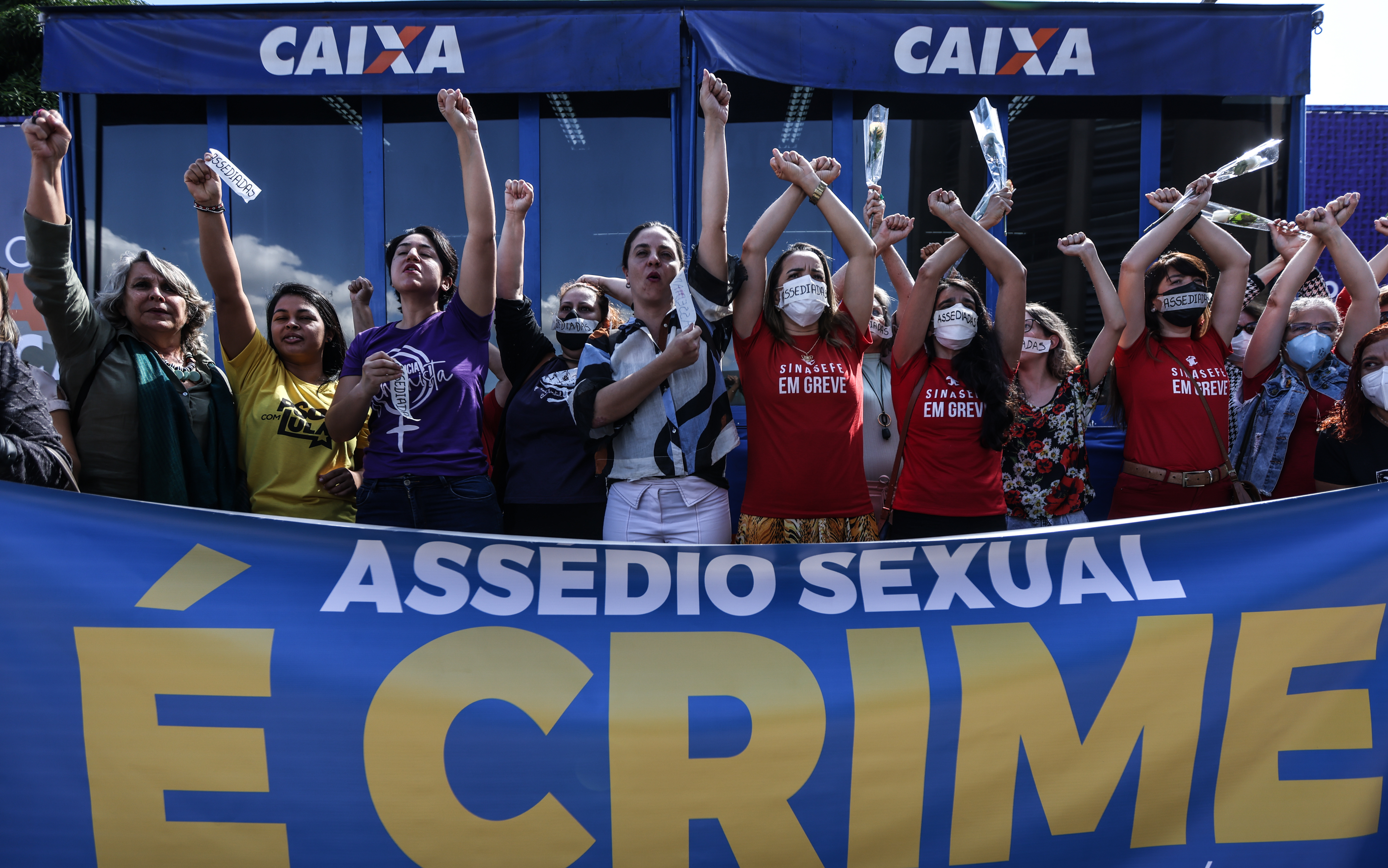 Protesto contra denúncias de assédio contra o ex-presidente da Caixa Econômica Federal Pedro Guimarães Protesto contra denúncias de assédio contra o ex-presidente da Caixa Econômica Federal Pedro Guimarães