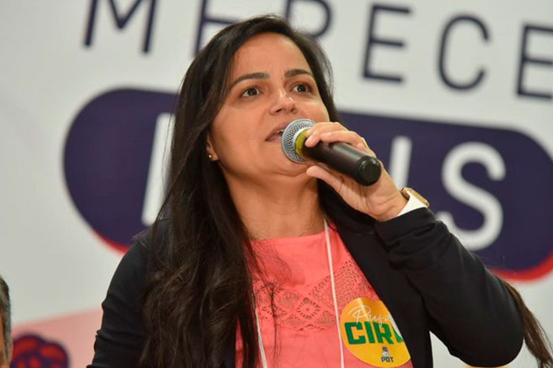 Vereadora de Lauro de Freitas Débora Régis (PDT) Vereadora de Lauro de Freitas Débora Régis (PDT)