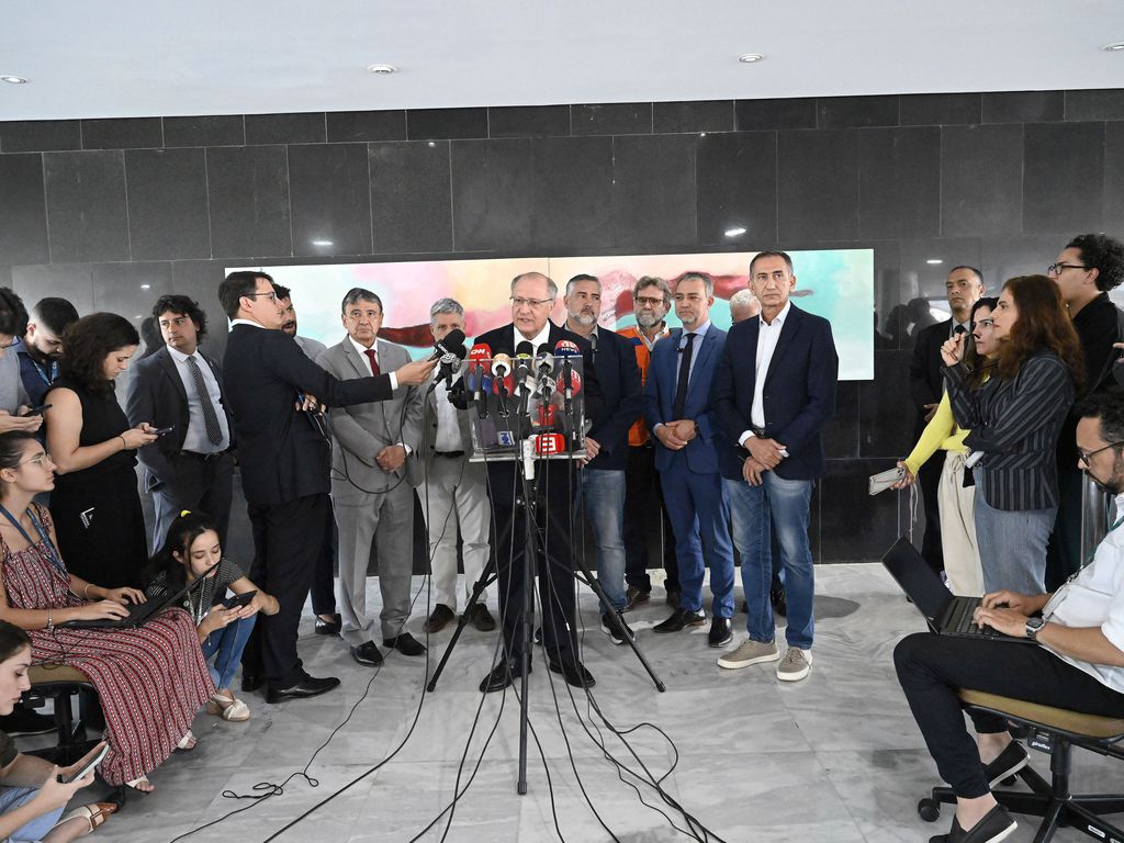 Presidente da República em Exercício Geraldo Alckmin concede entrevista coletiva sobre as Ações do Governo Federal para ajuda na região sul devido as enchentes Presidente da República em Exercício Geraldo Alckmin concede entrevista coletiva sobre as Ações do Governo Federal para ajuda na região sul devido as enchentes