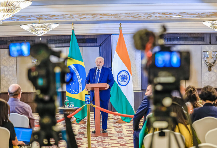 Giro diplomático consolida estratégia de Lula de reposicionar Brasil