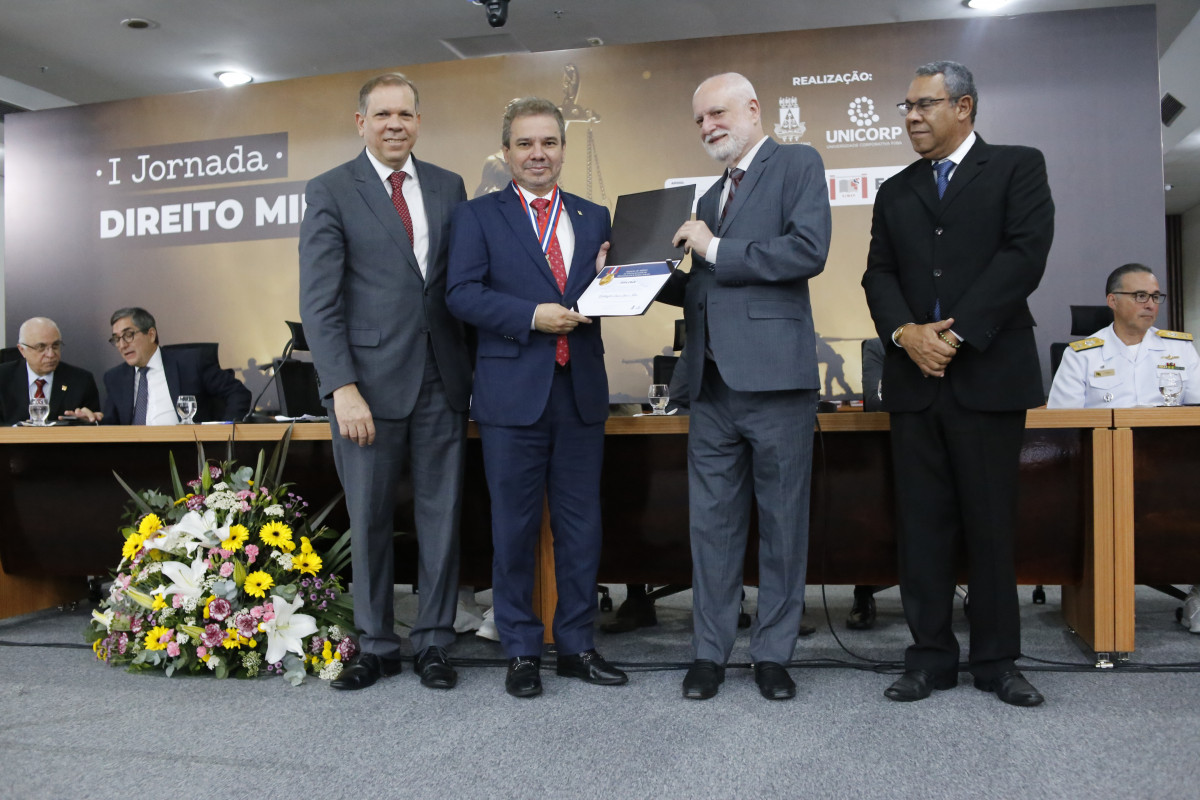 O evento reuniu na plateia autoridades federais e estaduais dos campos jurídico e militar
