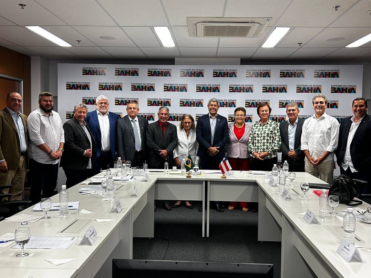 Éden Valadares classificou como muito importante e produtiva a reunião da bancada do PT Éden Valadares classificou como muito importante e produtiva a reunião da bancada do PT