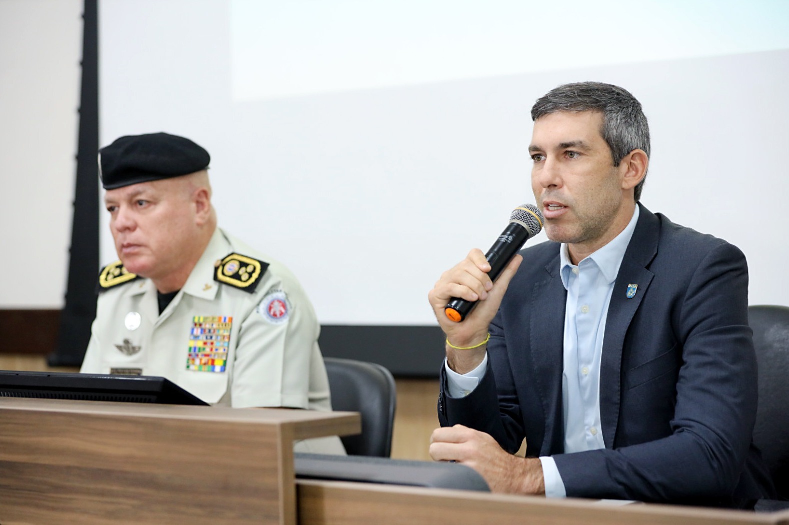 Na coletiva de imprensa, a SSP também anunciou a apreensão de 44 fuzis e quatro mil armas de fogo somente este ano na Bahia