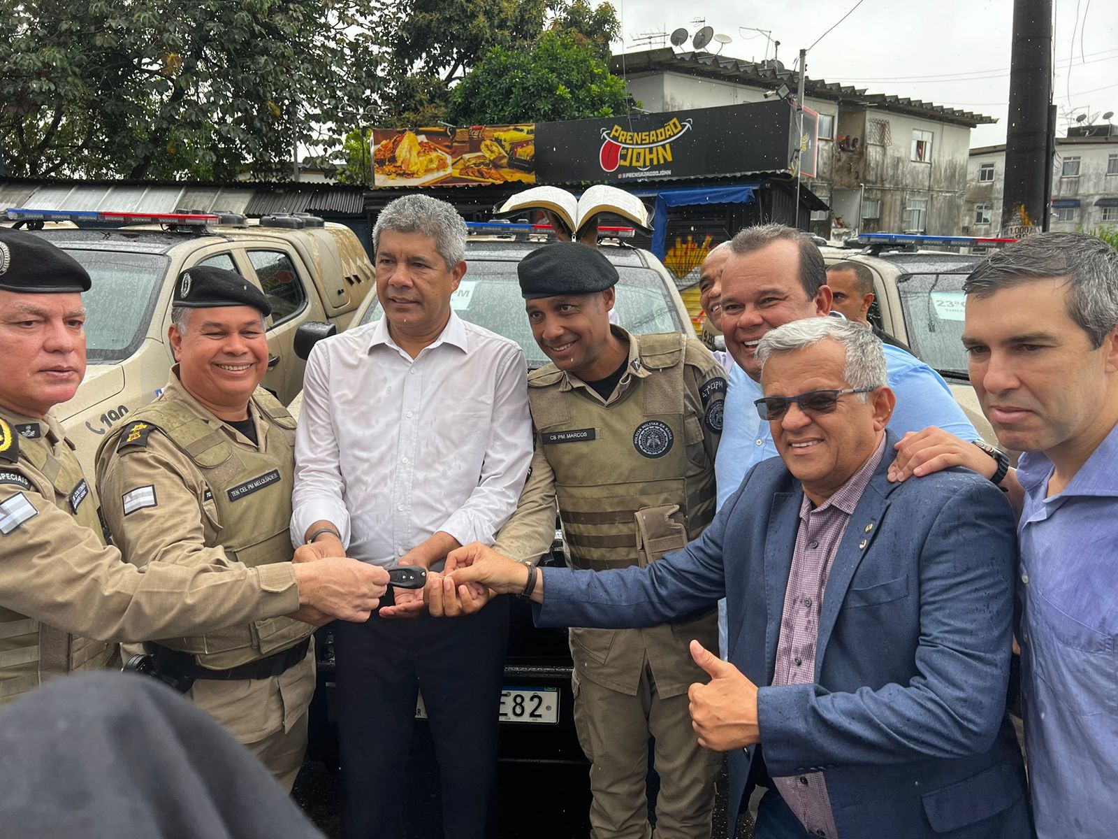 Entrega das viaturas foi feita nesta segunda-feira Entrega das viaturas foi feita nesta segunda-feira