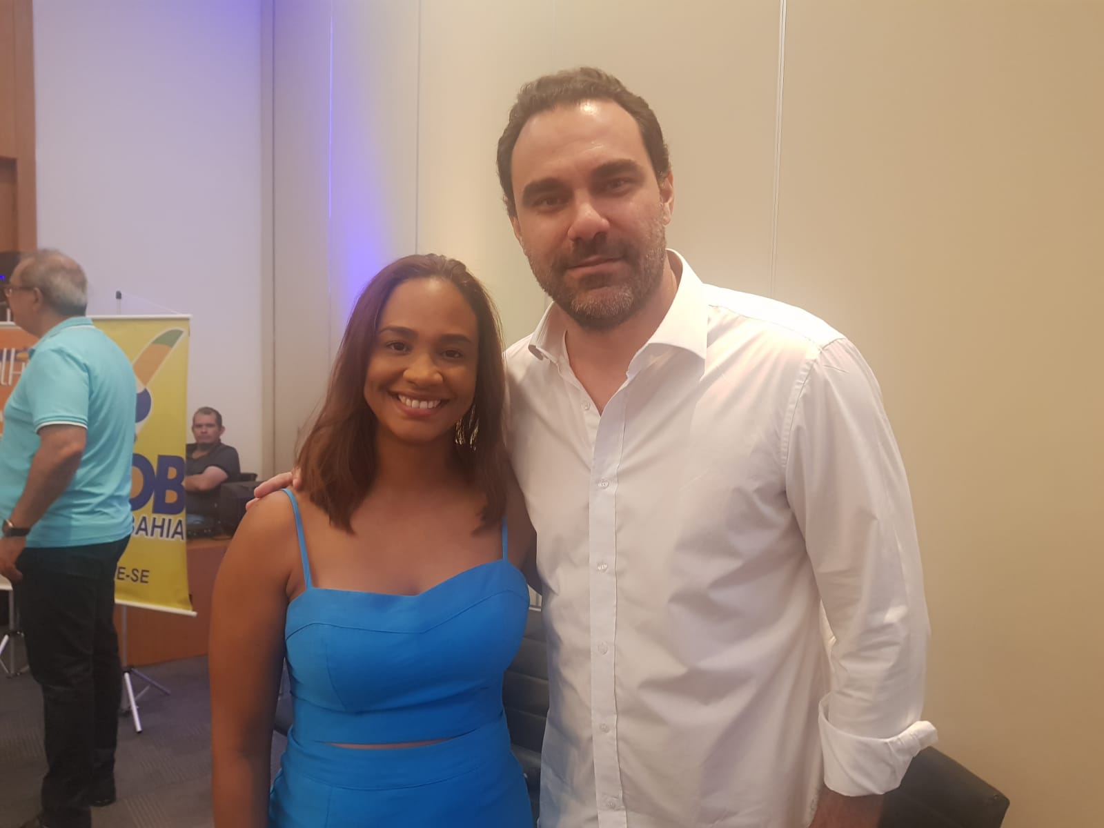 Adolfo Viana ao lado da vereador Cris Correia, reeleita presidente do PSDB de Salvador