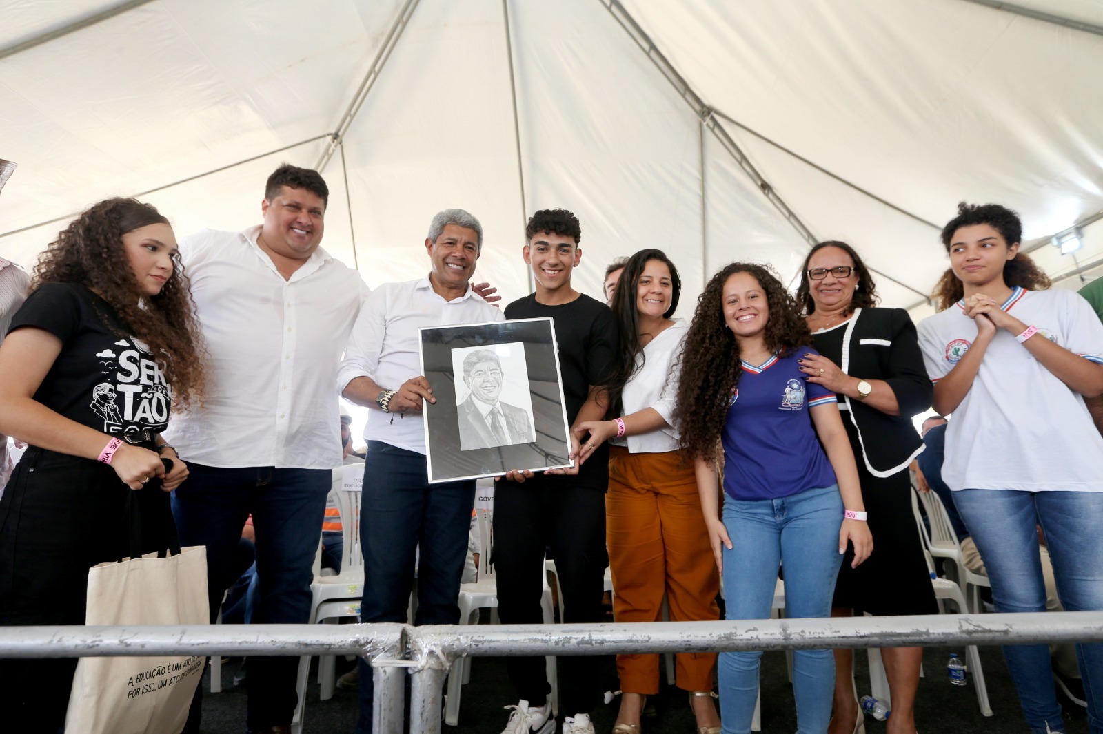 Governador participou nesta manhã de entregas no munícipio de entrega a Euclides da Cunha Governador participou nesta manhã de entregas no munícipio de entrega a Euclides da Cunha