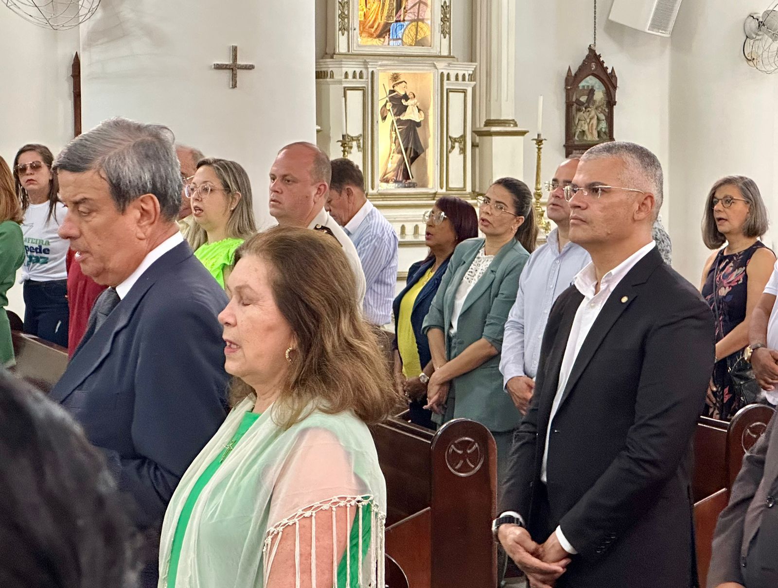 A missa foi presidida pelo arcebispo Dom Zanoni Demettino Castro