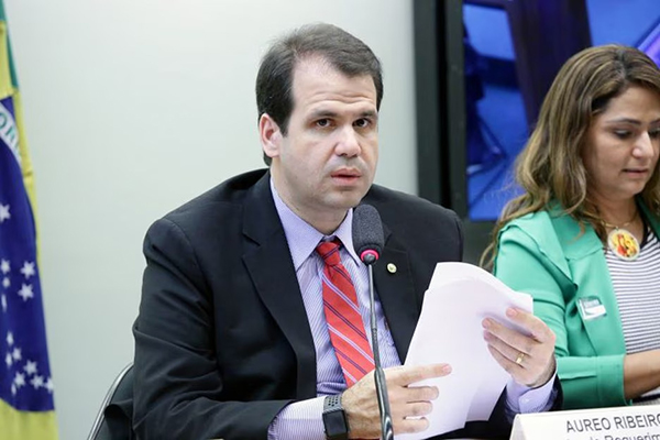 O presidente da CPI das Pirâmides Financeiras, Áureo Ribeiro (Solidariedade-RJ)