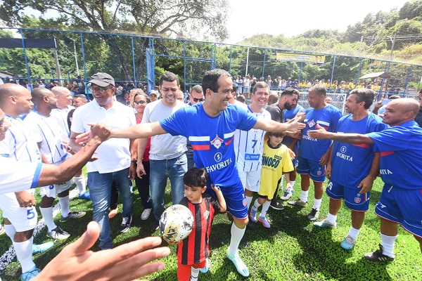 Após a entrega oficial do campo, prefeito Bruno Reis participou do primeiro “baba” da arena Após a entrega oficial do campo, prefeito Bruno Reis participou do primeiro “baba” da arena