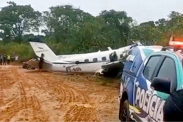 Destroços do avião que caiu no interior do Amazonas