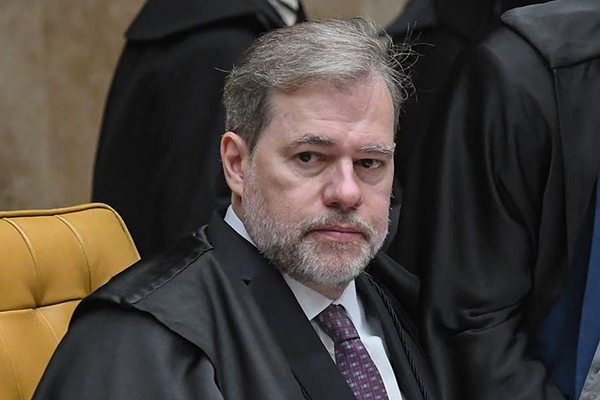 Dias Toffoli mandou retirar diálogos entre advogado e investigado de inquérito sobre Moraes
