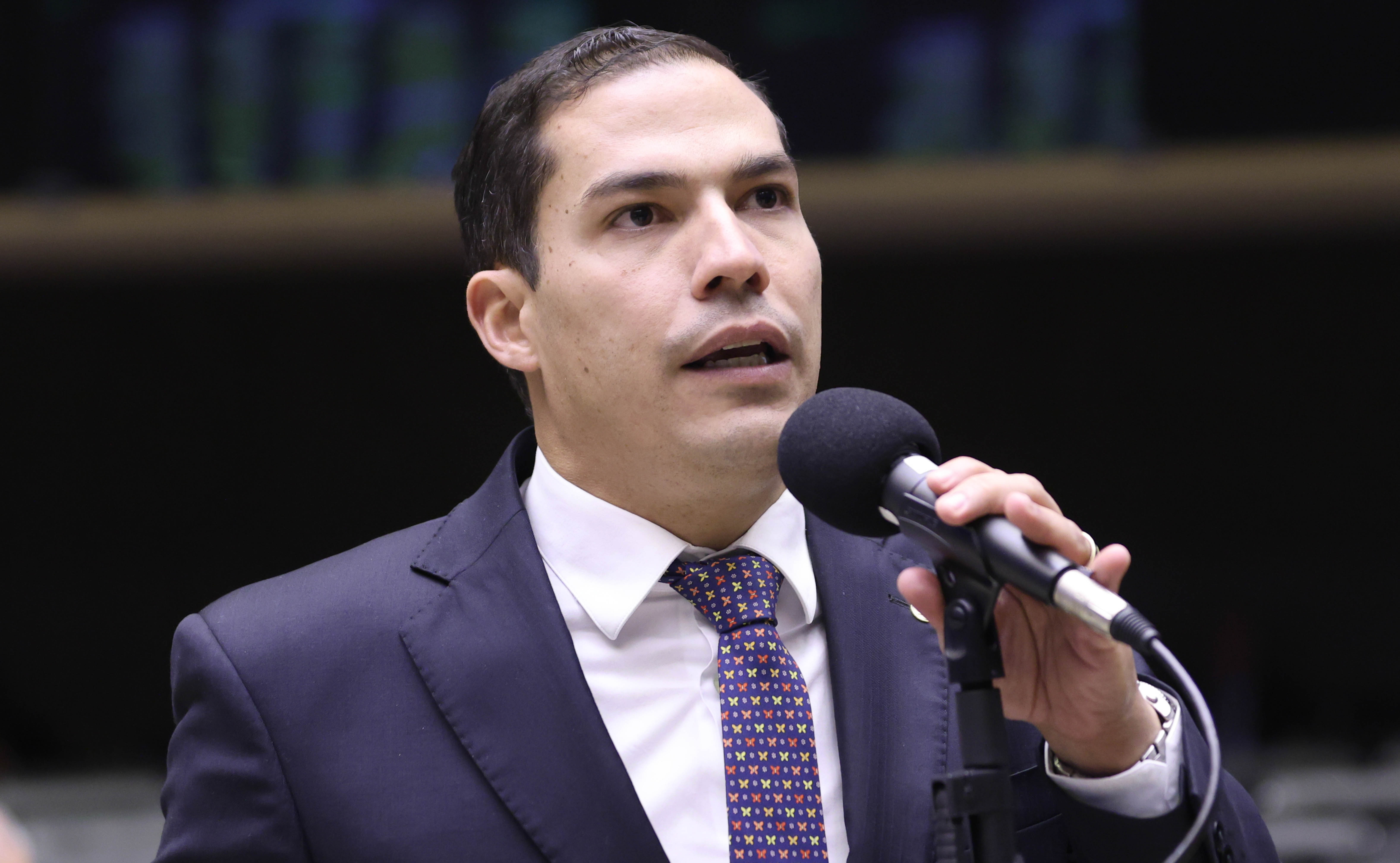 Na imagem, o deputado federal Gabriel Nunes, do PSD, relator da comissão especial