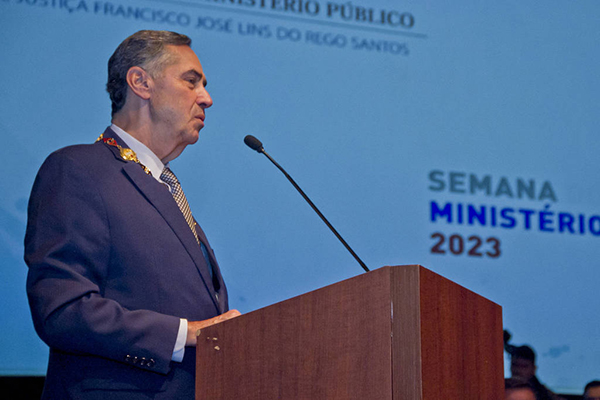 O ministro do STF Luís Roberto Barroso em evento do Ministério Público de Minas, na sexta-feira (15)
