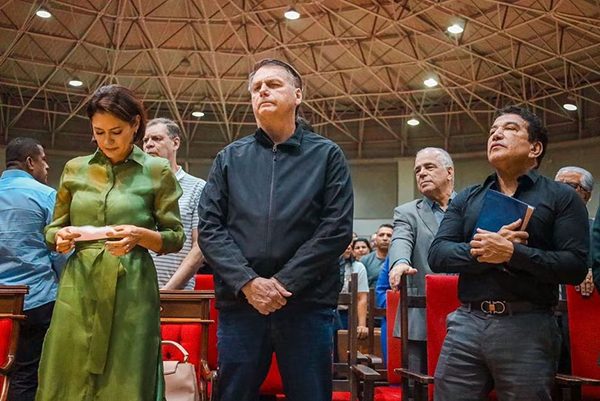 Michelle e Jair Bolsonaro e o senador Magno Malta