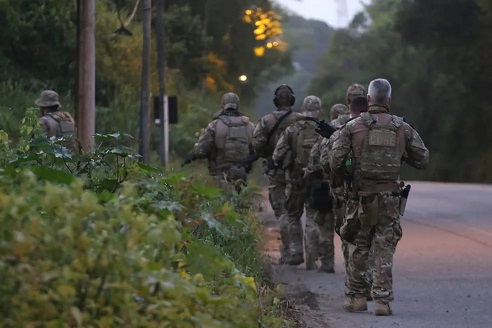 Operação foi iniciada esta manhã no bairro periférico de Valéria Operação foi iniciada esta manhã no bairro periférico de Valéria