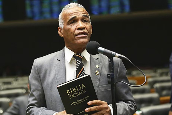 Deputado federal Pastor Sargento Isidório (Avante)