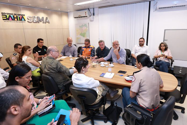 Reunião sobre reaparecimento de manchas de óleo em praias baianas 