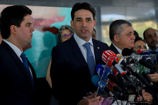 O ministro Silvio Costa Filho