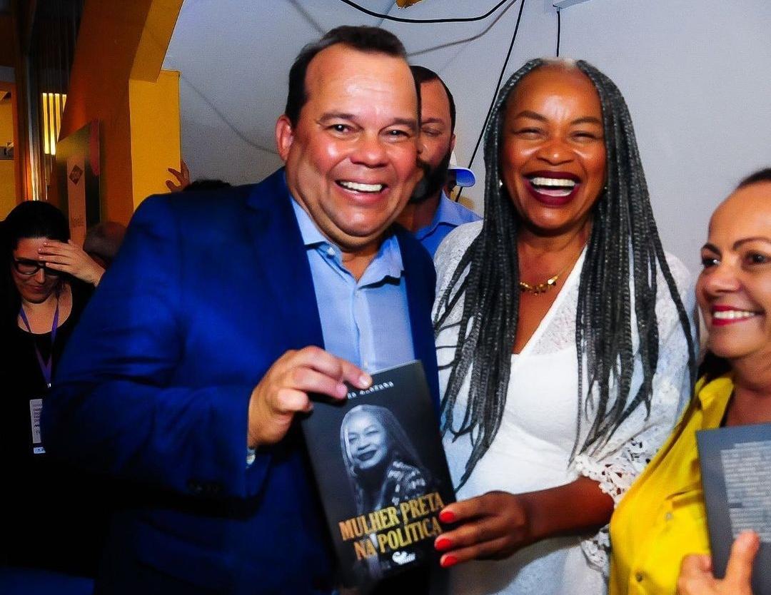 Geraldo Jr: tenta se aproximar de Olívia depois de lançamento de Robinson