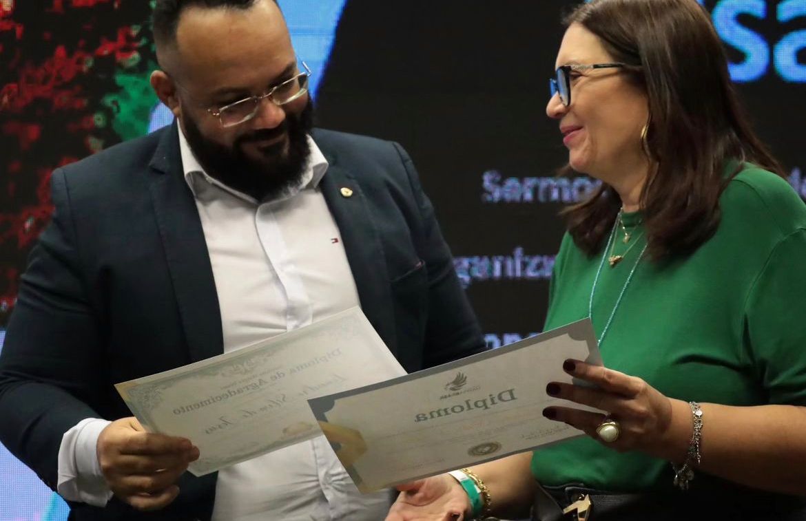 Leandro de Jesus ao lado da deputada federal Bia Kicis Leandro de Jesus ao lado da deputada federal Bia Kicis