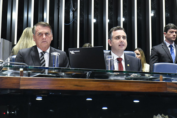 O ex-presidente Jair Bolsonaro (PL) fez elogios nesta terça-feira (24) ao presidente do Senado, Rodrigo Pacheco (PSD-MG)