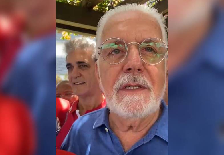 Senador afirmou que está do lado do PT