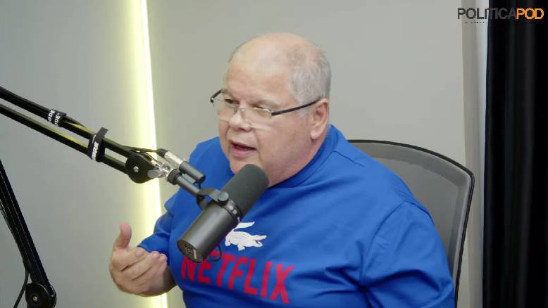 Lúcio acrescentou ainda que outros representantes da esquerda formam um campo em que se "bate cabeça, mas não forja um voto" Lúcio acrescentou ainda que outros representantes da esquerda formam um campo em que se "bate cabeça, mas não forja um voto"