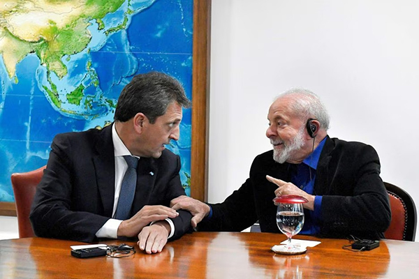 O peronista Sergio Massa com o presidente Lula O peronista Sergio Massa com o presidente Lula